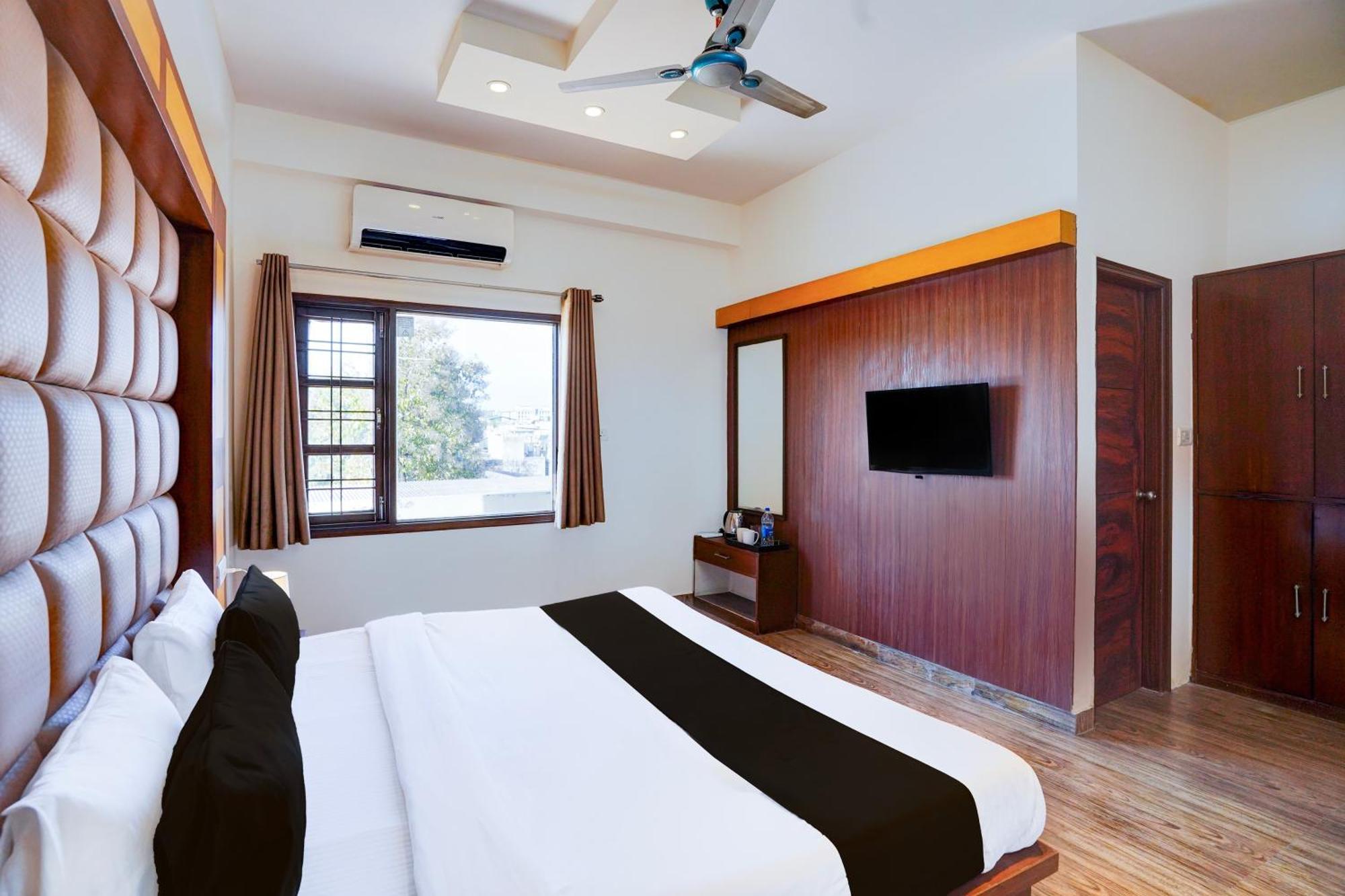 Super Townhouse Prince Chowk Near Railway Station Dehradun Esterno foto